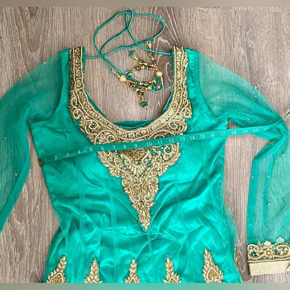 Beautiful Elegant Indian Anarkali Suit ; New without tags, unworn. Stunning!! - Picture 2 of 14